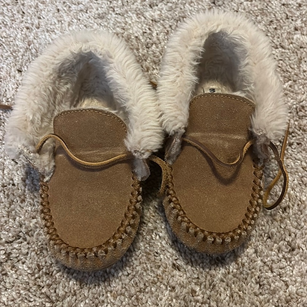 Minnetonka 11M toddler mocs.